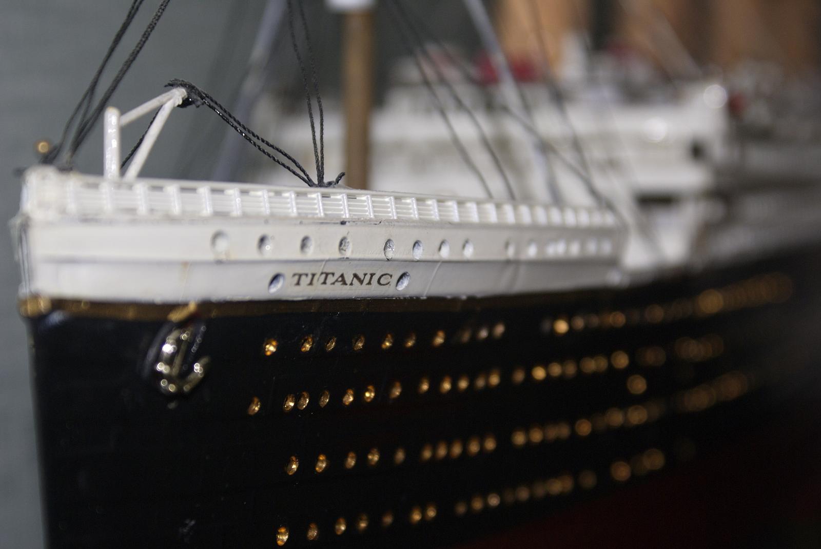 Titanic 500 bondage